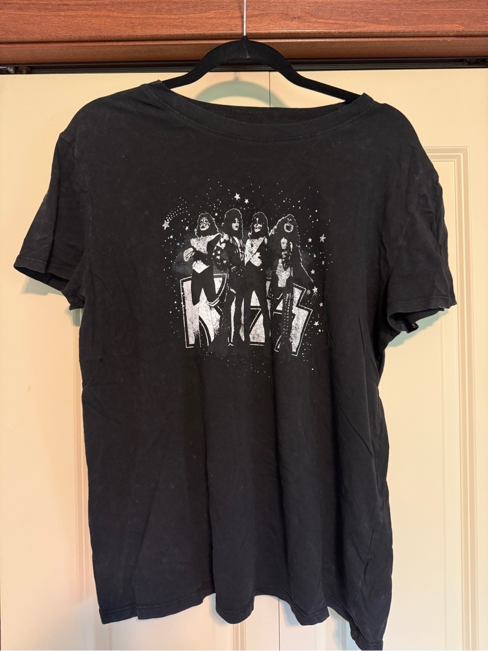 Women’s Kiss Shirt
